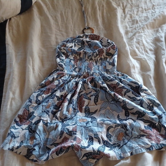 Old navy rompers - Picture 2 of 3